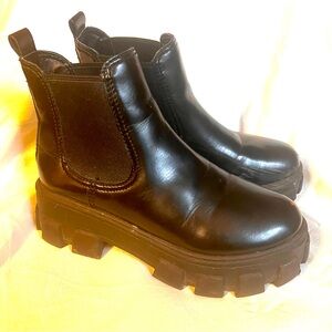 Circus by Sam Edelman platform boots size 7